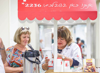 סובבו את הגלגל: הנעזרות שהפכו לעוזרות