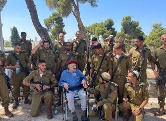 הגשים חלום: שלום, ניצול שואה שלחם בגבעת התחמושת, חזר למקום שבו נלחם