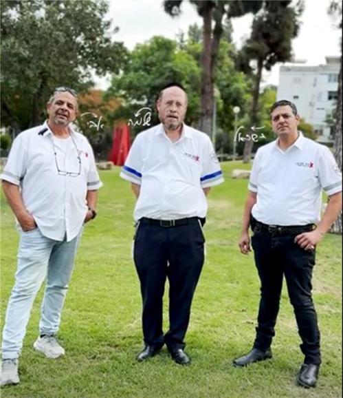 ישראל, שלמה ואבי, נהגי אמבולנס בעזר מציון