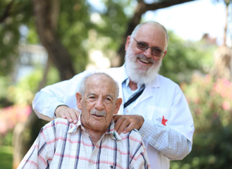 במצבים הכי קשים, בחולי ובזקנה, העמותה שדואגת שאף אחד לא יישאר לבד