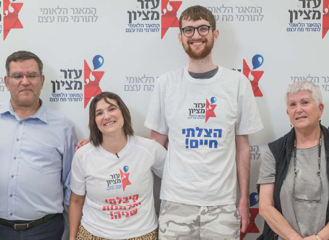 אנשים טובים באמצע הדרך