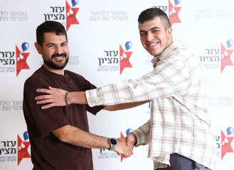 רופא הילדים שניצל בזכות תרומת מח עצם — ונפגש עם מצילו