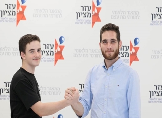 לאחר שתרם מח עצם, העיתונאי אדר גיציס פגש את הנתרם