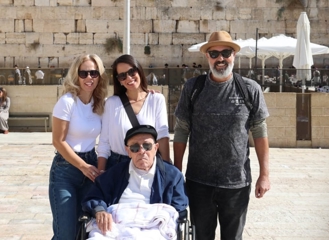 מגשימים משאלות: הצנחן שחזר לרחבת הכותל